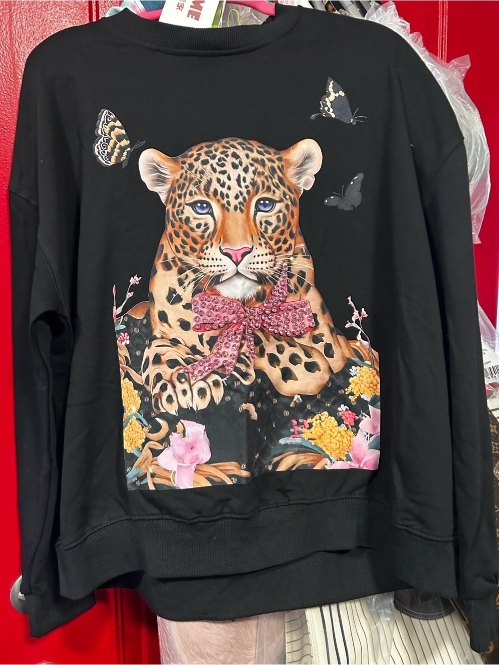 Black Womans ' Leopard Graphic Sweatshirt with Pink Bow